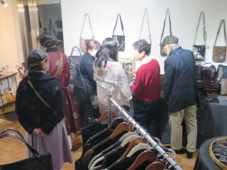 橋本和子　メモリアル革バッグ展-1
