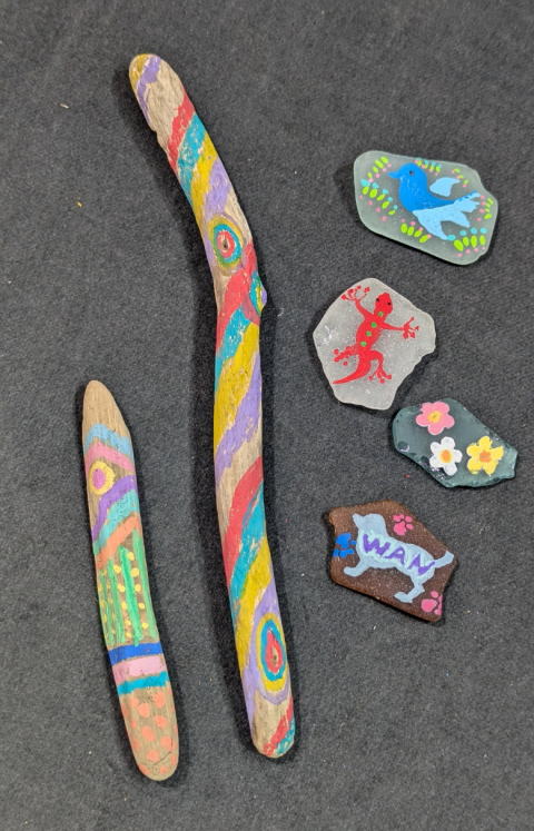 シーグラスや流木をペイント