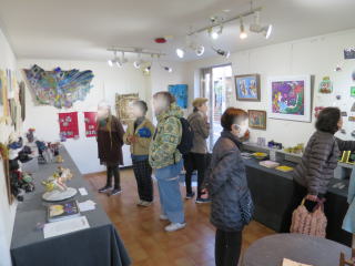 わくわくアトリエ海展2025　会場-3